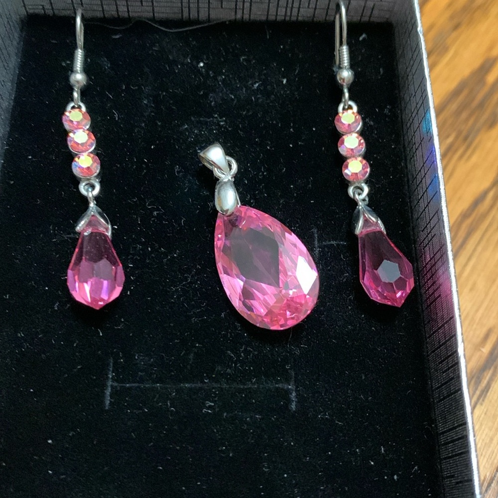 18KGF Pendant w/ Tear Drop Earrings.